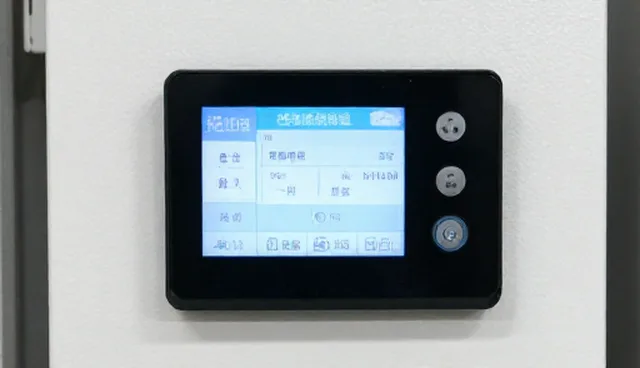 智能控制箱在建筑领域的选型对比:自定义与标准化方案的取舍
